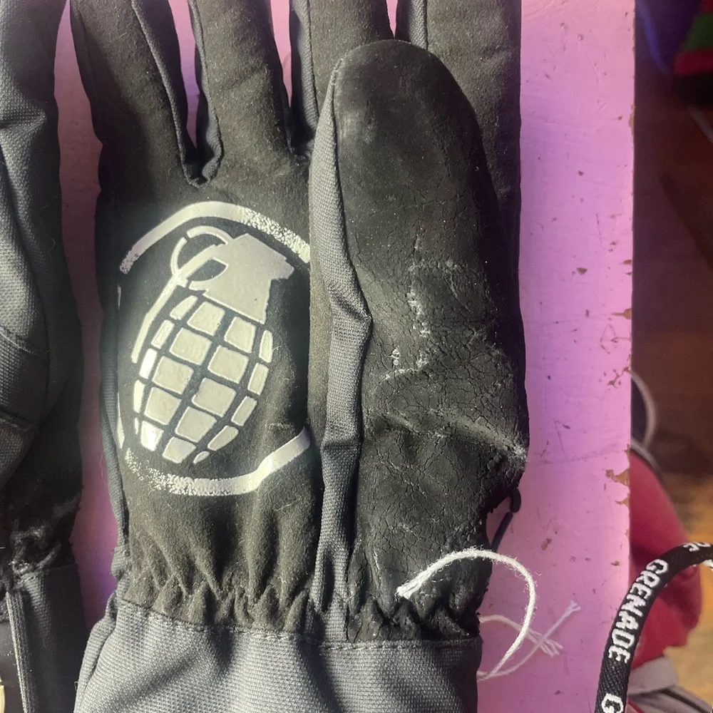 Grenade Black Winter Gloves winter snowboard